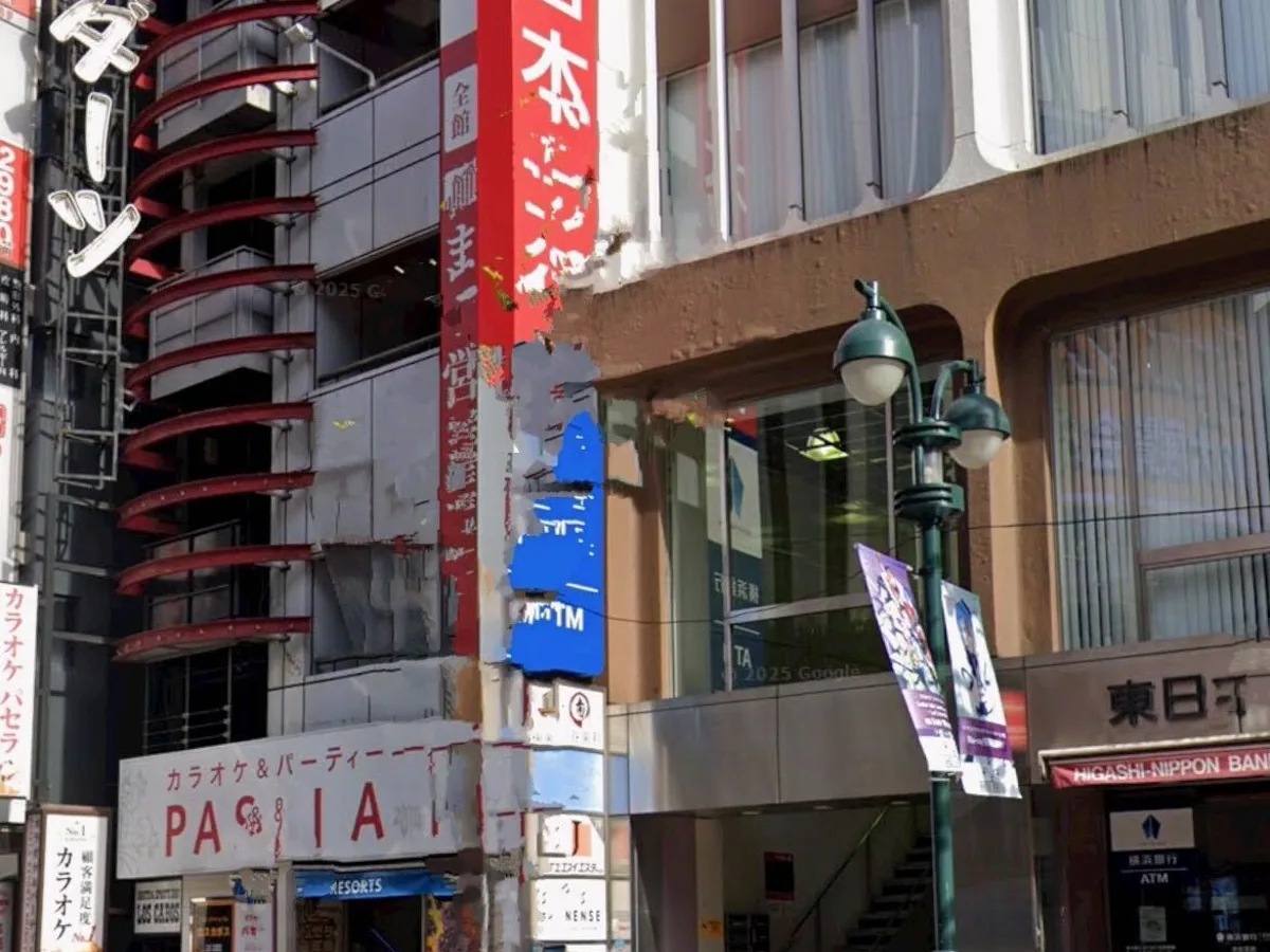 Step 6: The clinic is located in the building next to Karaoke PASELA (4th floor).